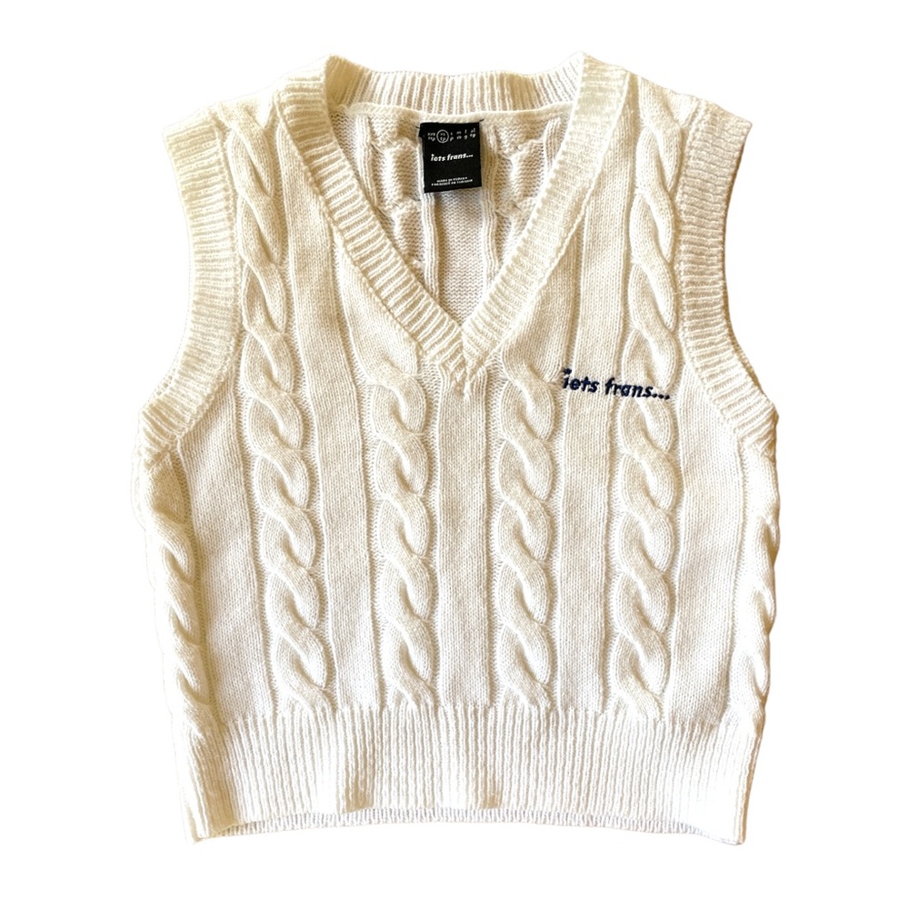 iets frans…white cable knit sweater vest